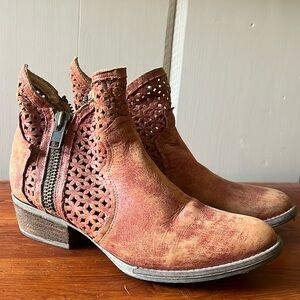 Red Distressed Circle G Booties